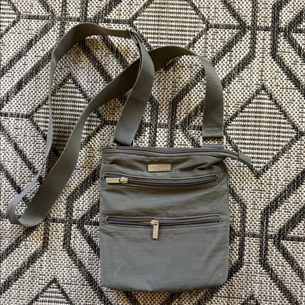 Baggallini Charcoal‎ Gray Messenger Bag 3 Deep Pockets Adjustable Strap